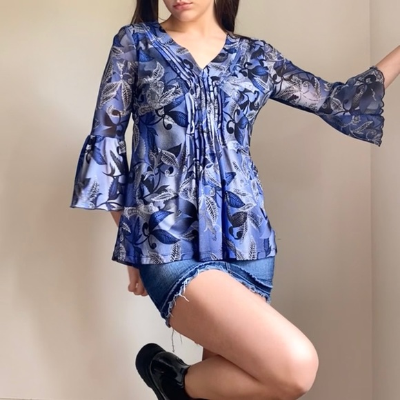 Gorgeous Blue Printed Blouse 🫐🖤 - Picture 3 of 4